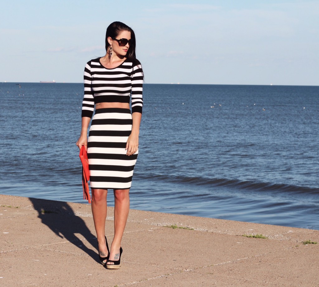 Black and White Striped Outfit | how to style a pencil skirt | how to wear a pencil skirt | summer fashion tips | summer outfit ideas | summer style tips | what to wear for summer | warm weather fashion | fashion for summer | style tips for summer | outfit ideas for summer || Dressed to Kill