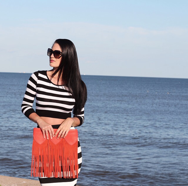 Black and White Striped Outfit | how to style a pencil skirt | how to wear a pencil skirt | summer fashion tips | summer outfit ideas | summer style tips | what to wear for summer | warm weather fashion | fashion for summer | style tips for summer | outfit ideas for summer || Dressed to Kill