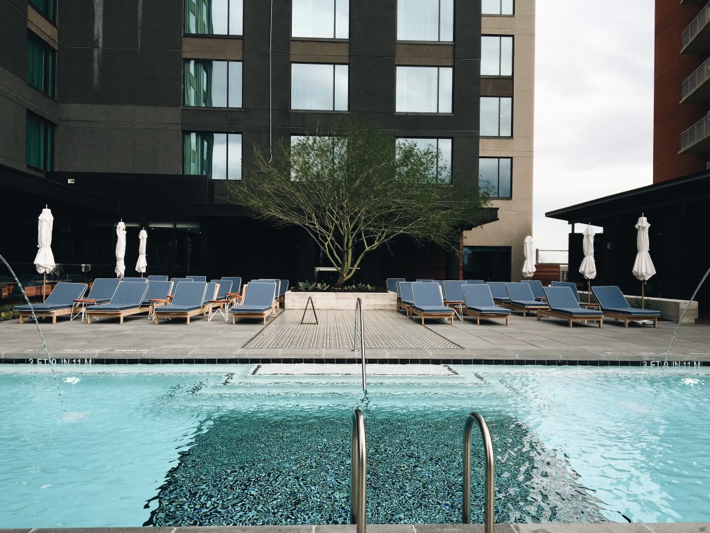 Welcome to Hotel Van Zandt in one of the hippest areas of Austin; iconic Rainey Street. | Austin, Texas travel guide | Hotel Van Zandt tour || Dressed to Kill